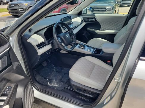 Used 2024 Mitsubishi Outlander SEL AWD/4WD image 19