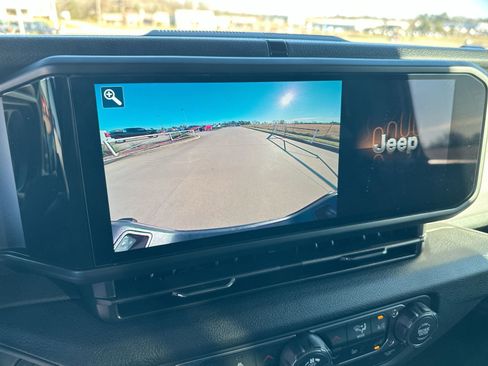 New 2025 Jeep Gladiator Sport image 17