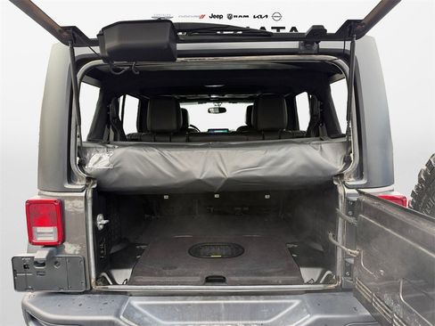 Used 2017 Jeep Wrangler Unlimited Rubicon image 18