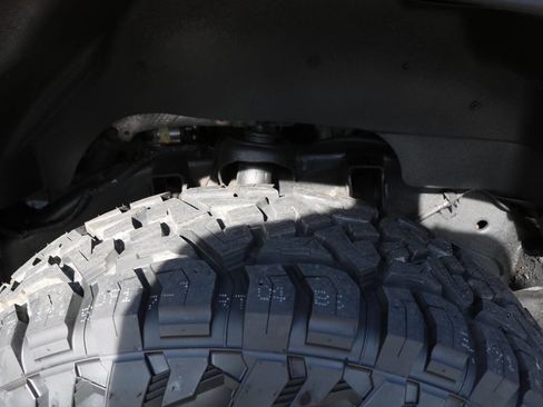 Used 2003 HUMMER H2 Base 4dr 4WD SUV w/ Preferred Equipment Group image 8