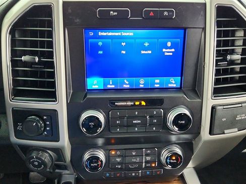 Used 2019 Ford F150 Lariat w/ Equipment Group 502A Luxury AWD/4WD image 37