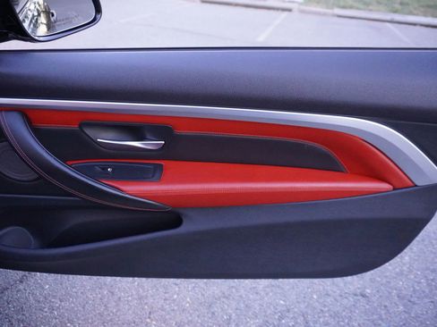 Used 2015 BMW M4 Convertible image 28