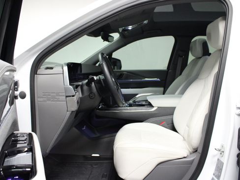 Used 2025 Cadillac Escalade IQ Luxury 1 AWD/4WD image 12