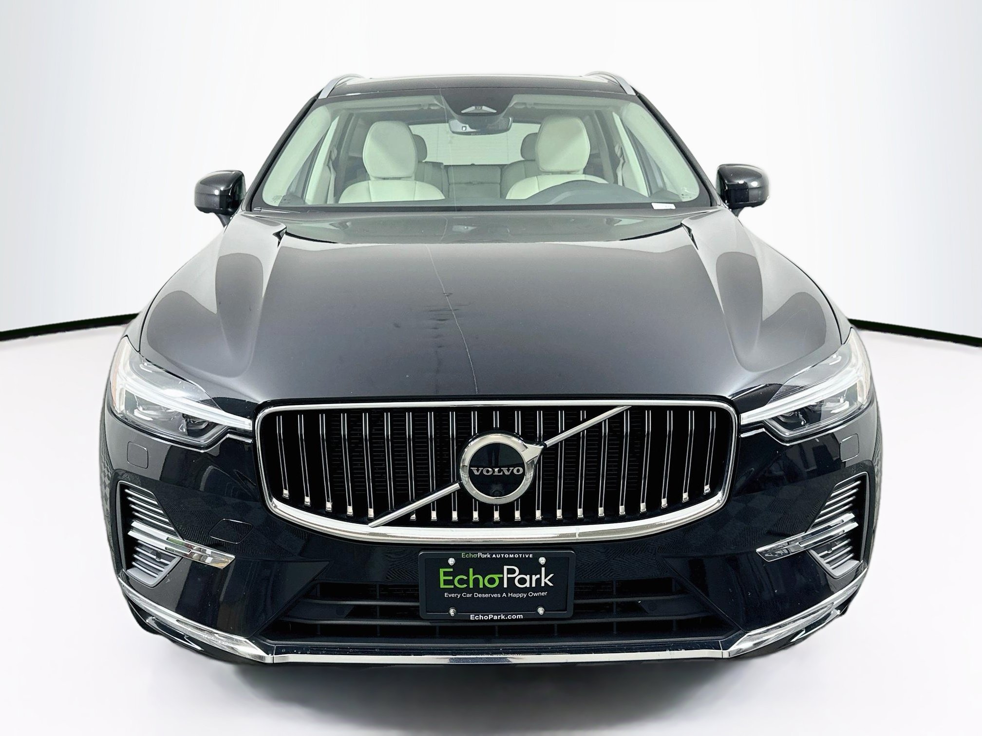 Used 2023 Volvo XC60 B5 Plus AWD/4WD image 2