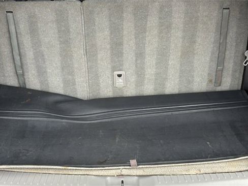 Used 2017 Toyota Highlander LE w/ Carpet Mat Package image 33