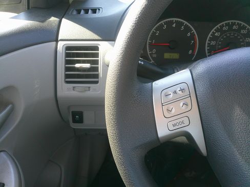 Used 2013 Toyota Corolla LE image 26