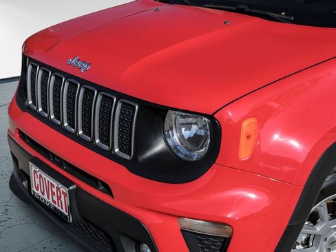 Used 2022 Jeep Renegade Latitude AWD/4WD image 3