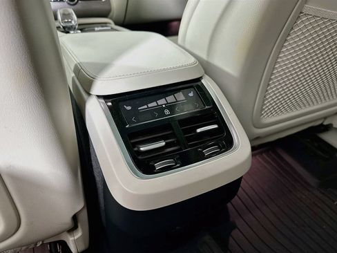 Used 2024 Volvo XC90 B6 Ultimate w/ Lounge Package AWD/4WD image 4
