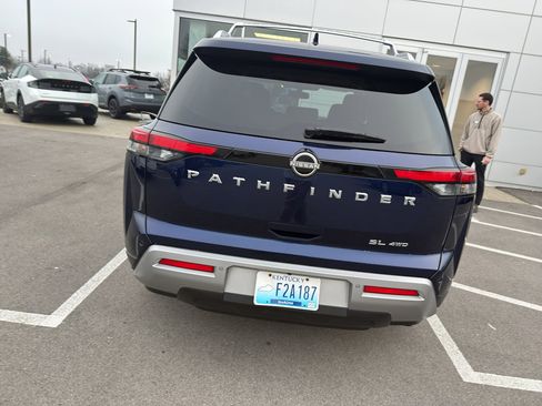 Certified 2022 Nissan Pathfinder SL image 6