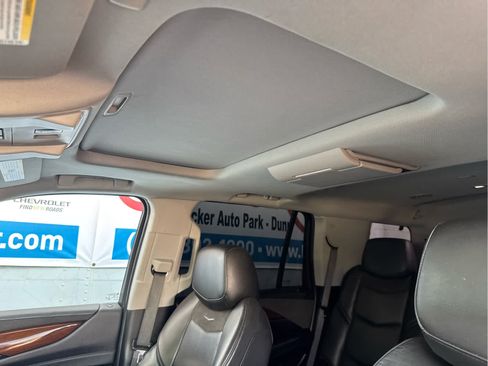 Used 2020 Cadillac Escalade Luxury w/ Escalade Sport Edition AWD/4WD image 32