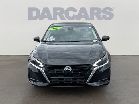 Used 2024 Nissan Altima 2.5 SV FWD image 2