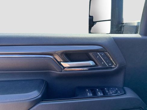 Used 2024 GMC Sierra 2500 AT4 w/ AT4 Premium Plus Package image 9