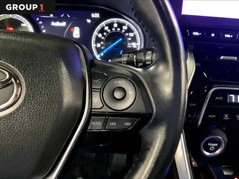 Used 2023 Toyota Venza XLE image 25