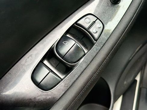 Used 2020 Nissan Leaf SV w/ SV Technology Package image 16