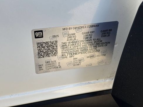 Used 2025 Chevrolet Trax LT FWD image 21