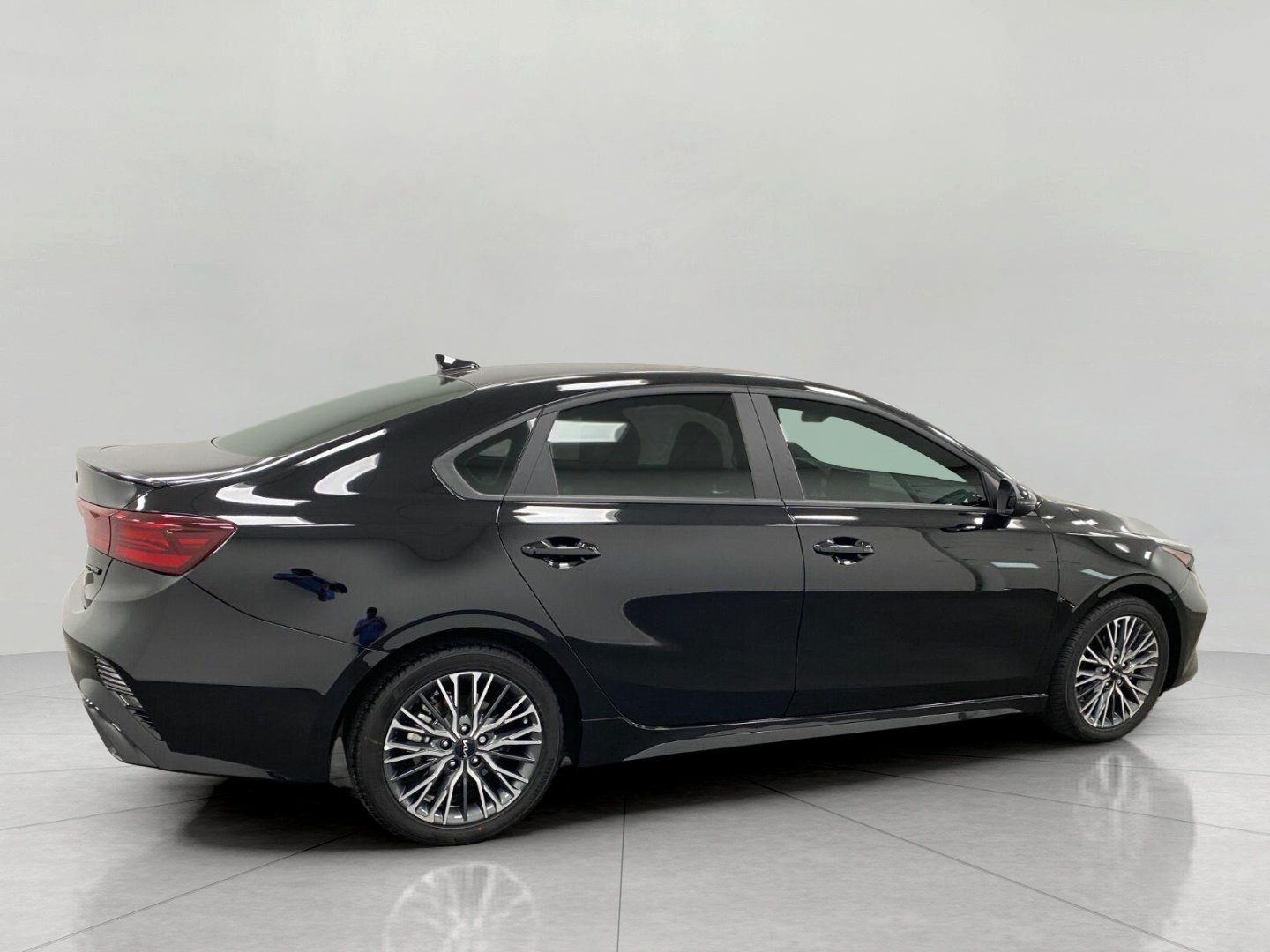 Used 2024 Kia Forte GT-Line w/ GT-Line Premium Package FWD image 3