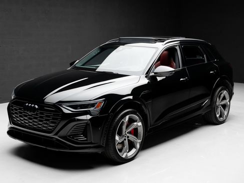 Used 2024 Audi Q8 e-tron Prestige w/ Prestige Package AWD/4WD image 4