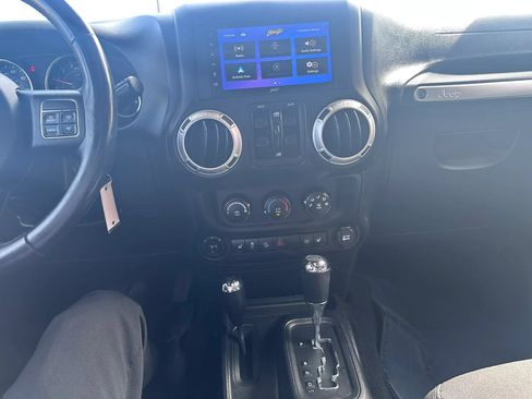 Used 2016 Jeep Wrangler Unlimited Sahara w/ Connectivity Group AWD/4WD image 16
