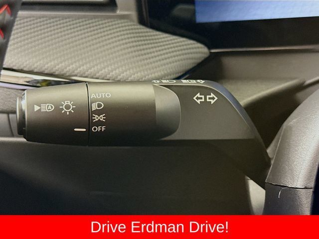 Used 2025 Nissan Kicks SR FWD image 14