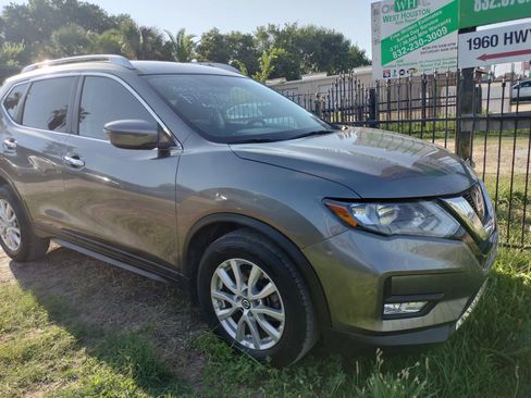 Used 2018 Nissan Rogue SV FWD image 1