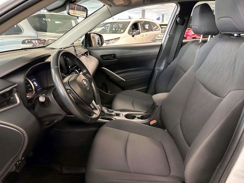 Used 2022 Toyota Corolla Cross LE w/ Moonroof Package AWD/4WD image 16