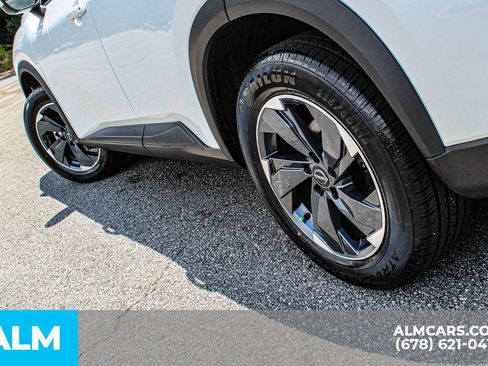 Used 2025 Nissan Rogue SV FWD image 15