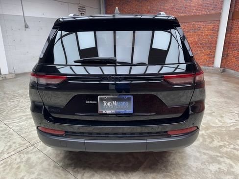 Used 2023 Jeep Grand Cherokee Altitude image 4
