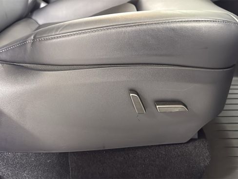 Used 2025 Tesla Model Y Performance image 20