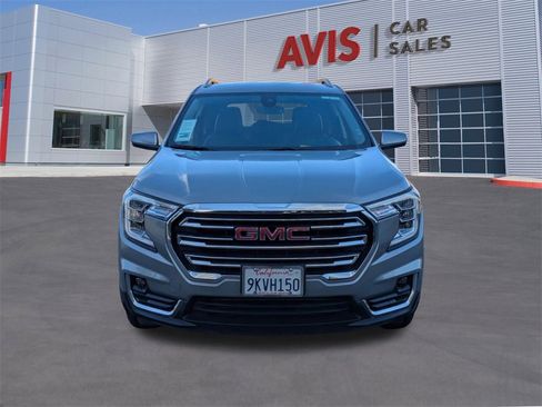 Used 2024 GMC Terrain SLT image 2