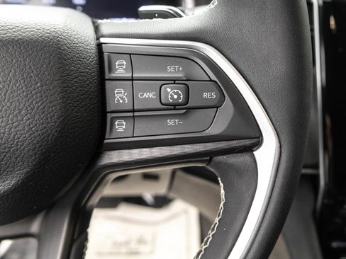 Used 2023 Jeep Grand Cherokee Laredo w/ Luxury Tech Group I image 22