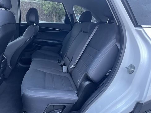Used 2016 Kia Sorento LX AWD/4WD image 10