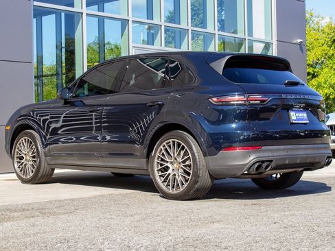 Used 2022 Porsche Cayenne Platinum Edition image 8