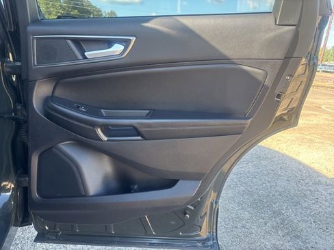 Used 2022 Ford Edge SE image 11