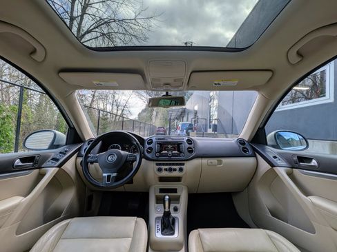 Used 2013 Volkswagen Tiguan S image 3