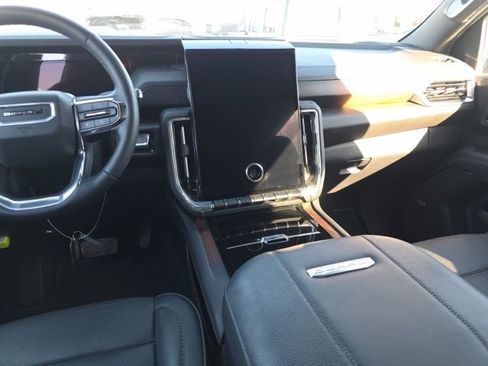 Used 2025 GMC Yukon XL Denali image 4