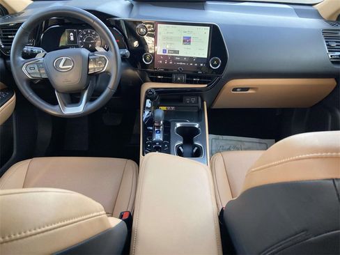 Used 2025 Lexus NX 250 FWD image 9