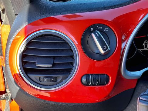 Used 2018 Volkswagen Beetle 2.0T SE image 29