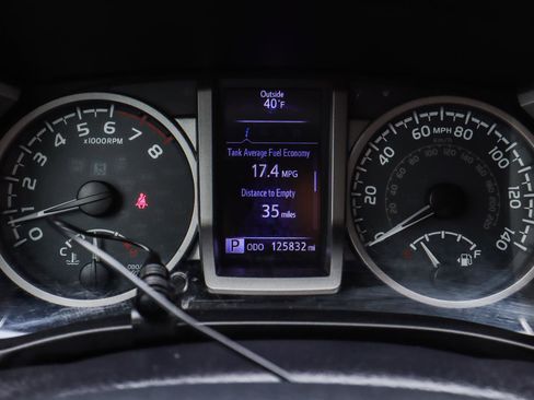 Used 2017 Toyota Tacoma SR5 w/ Tow Package image 6