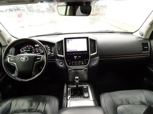 Used 2018 Toyota Land Cruiser image 16