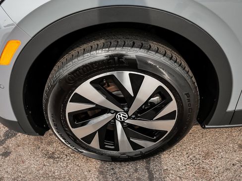 Used 2023 Volkswagen ID.4 Pro AWD/4WD image 14