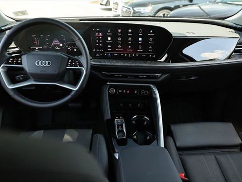 Certified 2025 Audi Q5 Premium Plus w/ Premium Plus AWD/4WD image 25
