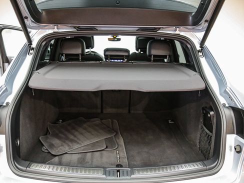 Used 2023 Porsche Macan AWD/4WD image 32