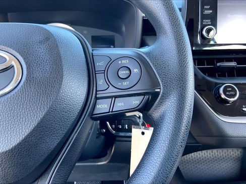 Used 2022 Toyota Corolla LE FWD image 24