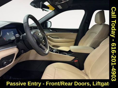 Used 2024 Jeep Grand Cherokee L Limited w/ Luxury Tech Group II image 7