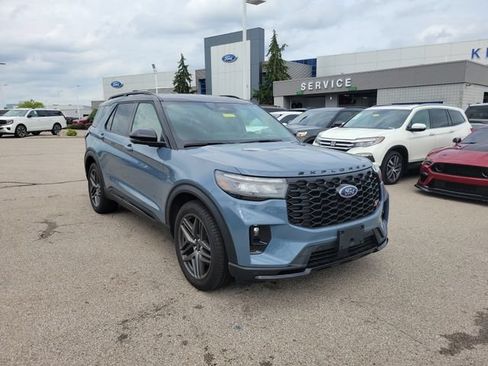 Certified 2025 Ford Explorer ST AWD/4WD image 7
