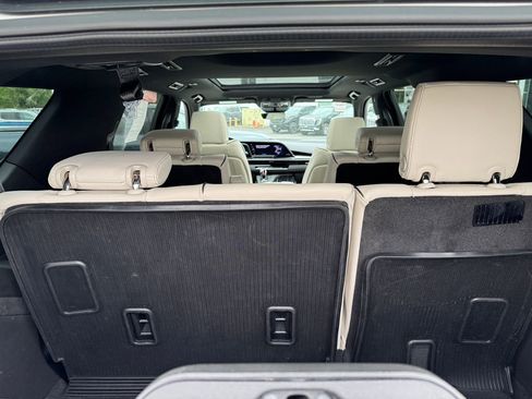 Used 2022 Cadillac Escalade Sport AWD/4WD image 36