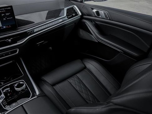 Used 2025 BMW X5 M60i image 32