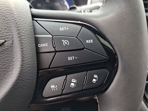 Used 2025 Chrysler Pacifica Limited FWD image 22