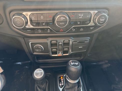 Used 2021 Jeep Wrangler Unlimited Sport image 29