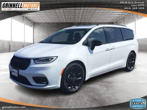 Used 2026 Chrysler Pacifica Limited w/ S Appearance Package FWD image 1